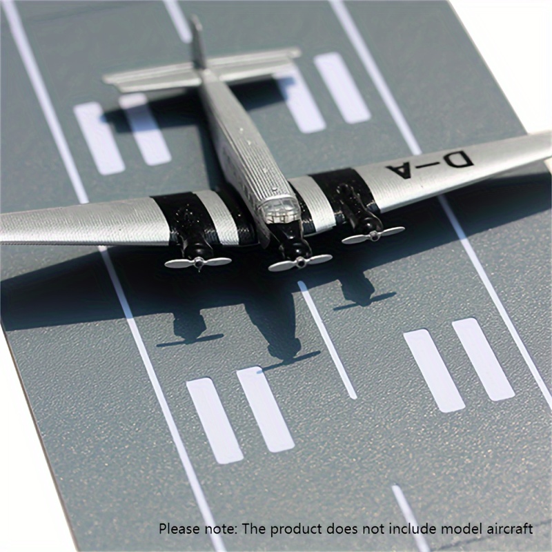 DIY Mini Simulation Passenger Aircraft Model Runway Set
